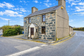 Siop Yr Efail, Efailnewydd